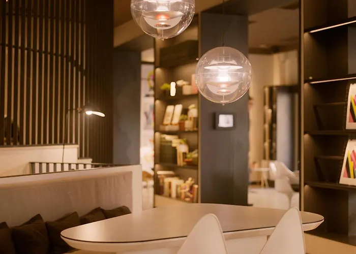 Pol & Grace Hotel